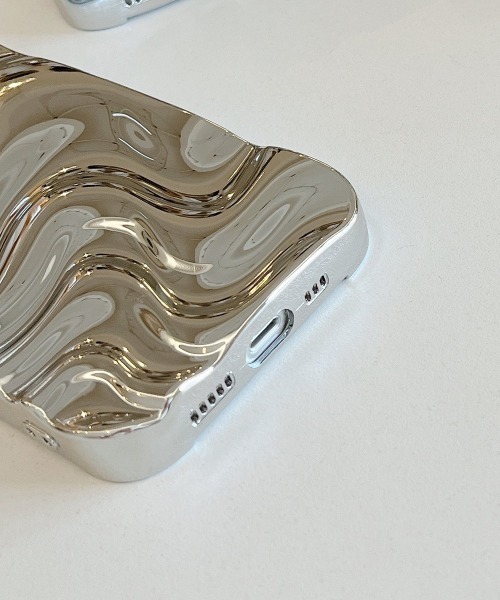 Fun & Daily(ファンアンドデイリー)の「Silver Wave iPhone Case 14 15 16 17 Pro ProMax(スマホケース/カバー・レディース・シルバー/シルバー系その他・iPhone 15/iPhone 15 Pro/iPhone 15 Pro Max/iPhone 16/iPhone 16 Pro/iPhone 16 Pro Max/iPhone 14 Pro Max/iPhone 14 Pro/iPhone 14/iPhone 17/iPhone 17 Pro/iPhone 17 Pro Max)」の8枚目の写真