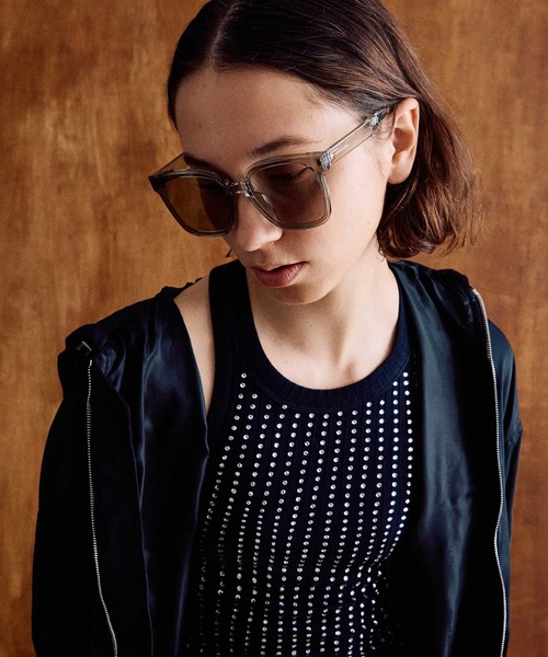 CHARLES & KEITH(チャールズ & キース)の「Brea ブリー フォルダブルサングラス(サングラス・レディース・ブラック/グレー・FREE)」の1枚目の写真