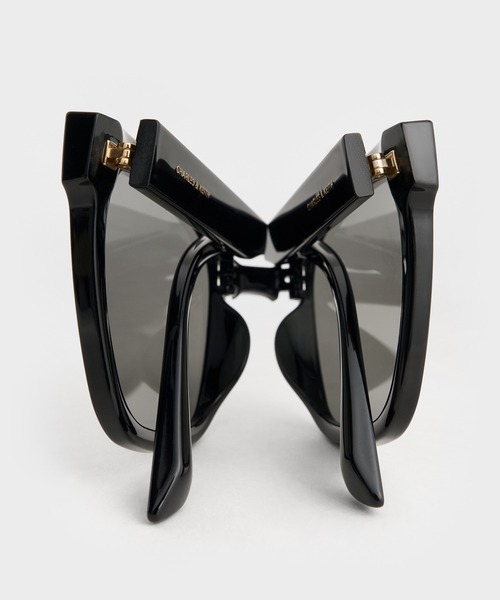 CHARLES & KEITH(チャールズ & キース)の「Brea ブリー フォルダブルサングラス(サングラス・レディース・ブラック/グレー・FREE)」の5枚目の写真