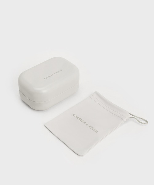 CHARLES & KEITH(チャールズ & キース)の「Brea ブリー フォルダブルサングラス(サングラス・レディース・ブラック/グレー・FREE)」の6枚目の写真