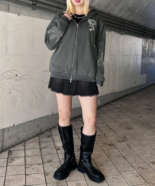 Figments(フィグメンツ)の「ドラゴン刺繍ビッグZIPパーカー(パーカー・レディース・ブラック/スミクロ・LARGE/X-LARGE)」の3枚目の写真