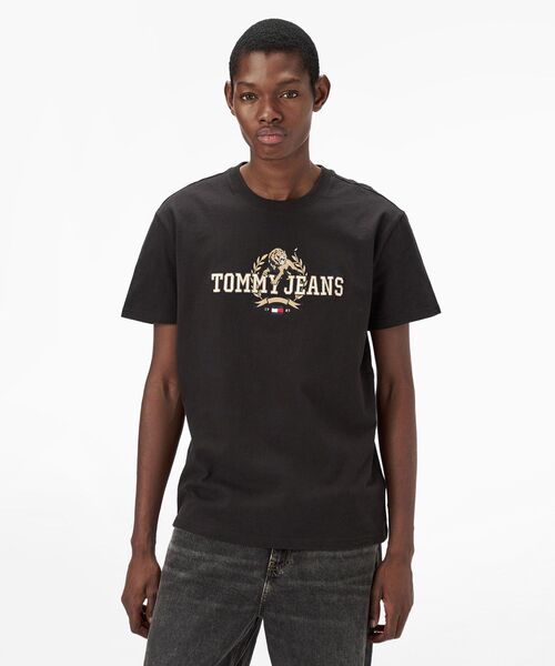 tommy jeans(トミー ジーンズ)の「レギュラーバーシティノベルティTシャツ(Tシャツ/カットソー・メンズ・ホワイト/ブラック・X-LARGE/LARGE/SMALL/MEDIUM)」の2枚目の写真