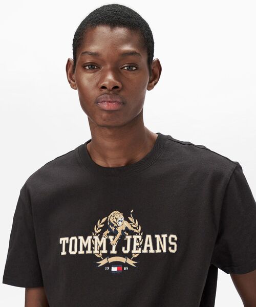 tommy jeans(トミー ジーンズ)の「レギュラーバーシティノベルティTシャツ(Tシャツ/カットソー・メンズ・ホワイト/ブラック・X-LARGE/LARGE/SMALL/MEDIUM)」の6枚目の写真