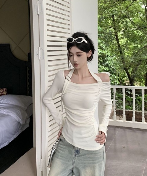LAC-VERT(ラック・ヴェール)の「ホルターネックオフショルトップス(Tシャツ/カットソー・レディース・ホワイト/ブラック・FREE)」の10枚目の写真