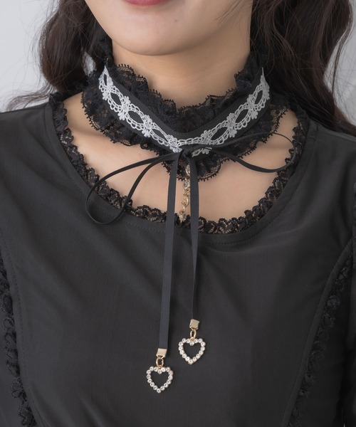 ROJITA（ロジータ）の「ビジューチェーンシアートップス（Tシャツ/カットソー・レディース・ブラック/ホワイト/ピンク・FREE）」の4枚目の写真