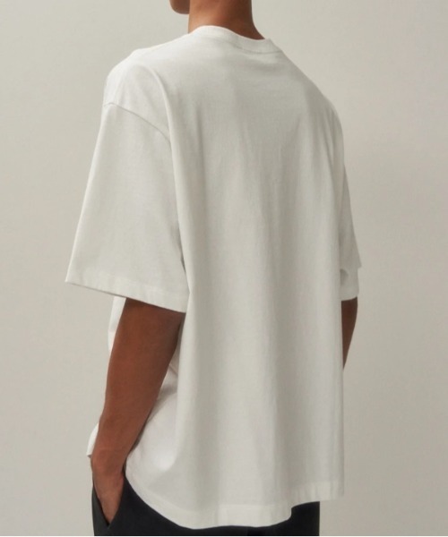 ATON(エイトン)の「ATON (エイトン)FRESCA PLATE | LOOSE FIT T-SHIRT(Tシャツ/カットソー・メンズ・ホワイト/チャコールグレー・4/2/6)」の4枚目の写真
