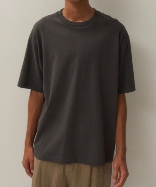 ATON(エイトン)の「ATON (エイトン)FRESCA PLATE | LOOSE FIT T-SHIRT(Tシャツ/カットソー・メンズ・ホワイト/チャコールグレー・4/2/6)」の6枚目の写真