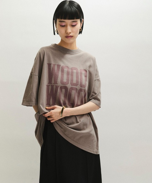アダムエロペ　レミレリーフ　ブラウン WOOO! WOOO! プリント Tシャツ ADAM ET ROPE'（アダムエロペ）の「【REMI RELIEF（レミ