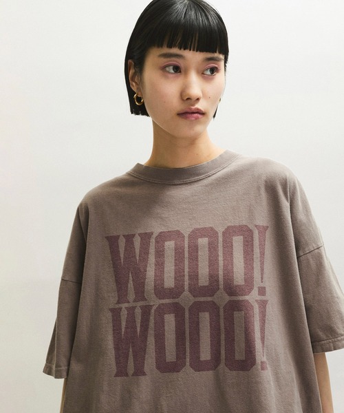 アダムエロペ　レミレリーフ　ブラウン WOOO! WOOO! プリント Tシャツ ADAM ET ROPE'（アダムエロペ）の「【REMI RELIEF（レミ