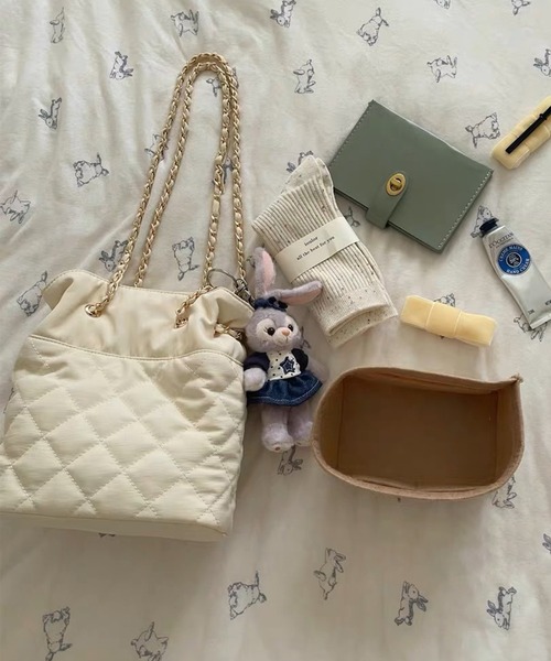 Jasmine Grandiflorum(ジャスミングランディフローラム)の「【Jasmine】2WAYキルティング巾着バッグ(ショルダーバッグ・レディース・ホワイト/ピンク/ミント/ブラック・FREE)」の2枚目の写真
