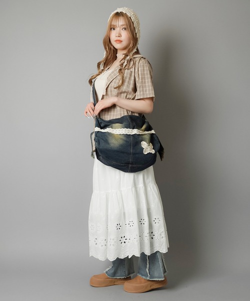 SPINNS(スピンズ)の「デニムショルダーバッグ/レースバタフライ/NEO森ガール(ショルダーバッグ・レディース・ライトブルー/インディゴブルー・ONESIZE)」の6枚目の写真