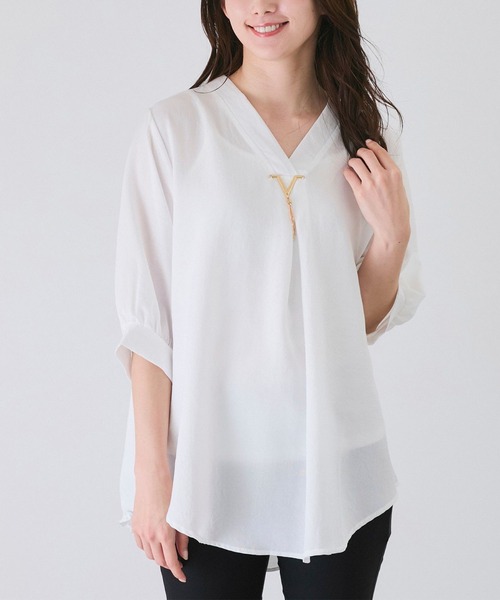 Jayro(ジャイロ)の「ゴールドパーツ付スキッパーブラウス(シャツ/ブラウス・レディース・ホワイト/オレンジ/ブラック/イエロー系その他/ブルー・FREE)」の2枚目の写真