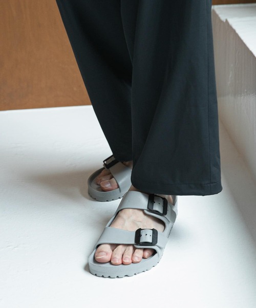 BIRKENSTOCK(ビルケンシュトック)の「BIRKENSTOCK Exclusive Arizona SB EVA(N)(サンダル・メンズ・カーキ/ライトグレー・39/40)」の3枚目の写真
