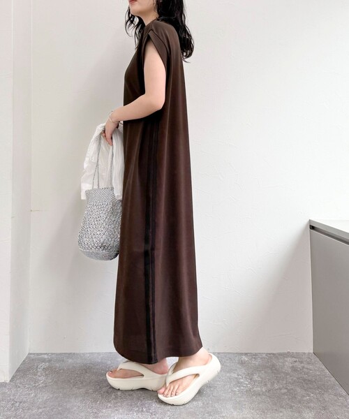 ライン入りカットジョーゼットワンピース