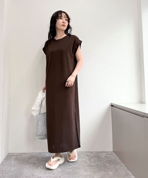 ライン入りカットジョーゼットワンピース