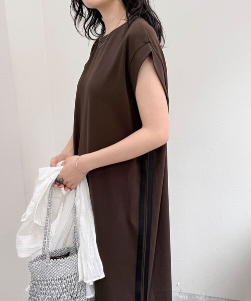 ライン入りカットジョーゼットワンピース