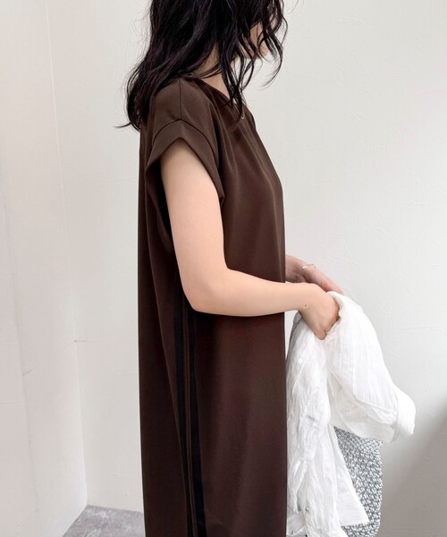 ライン入りカットジョーゼットワンピース