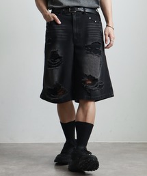 STUDS DAMAGED SHORTS
