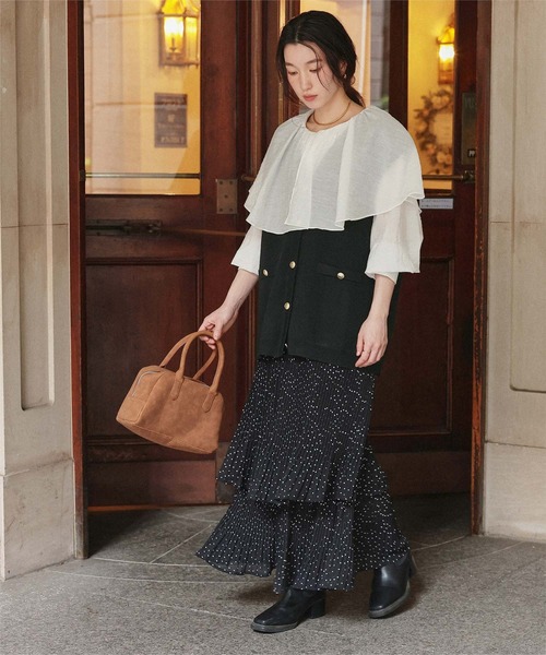 titivate(ティティベイト)の「ゴールド釦オーバーニットベスト(ベスト・レディース・ネイビー/ライトベージュ/ブラック・L/M)」の11枚目の写真