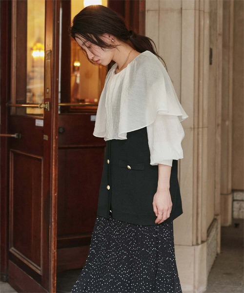 titivate(ティティベイト)の「ゴールド釦オーバーニットベスト(ベスト・レディース・ネイビー/ライトベージュ/ブラック・L/M)」の13枚目の写真