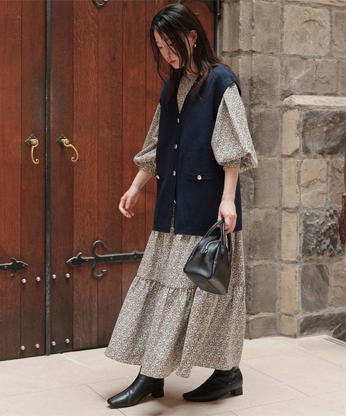 titivate(ティティベイト)の「ゴールド釦オーバーニットベスト(ベスト・レディース・ネイビー/ライトベージュ/ブラック・L/M)」の22枚目の写真