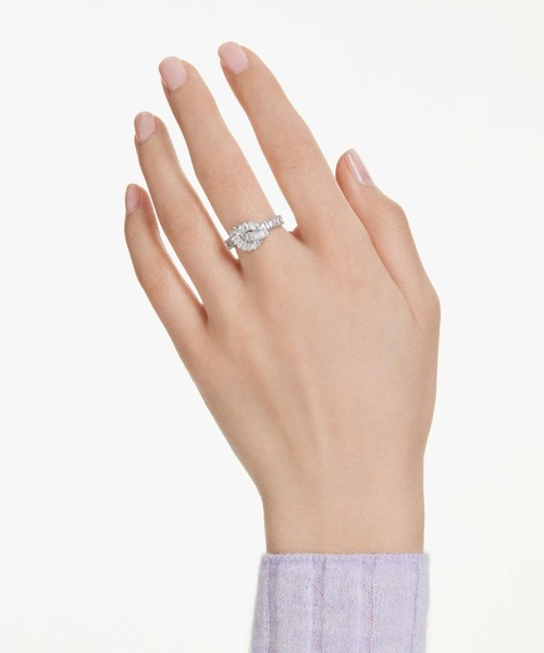 SWAROVSKI(スワロフスキー)の「【公式】【スワロフスキー】Matrix リング バゲット・カット, 結び目, ホワイト, ロジウム・プレーティング(リング・レディース・ホワイト・52)」の2枚目の写真