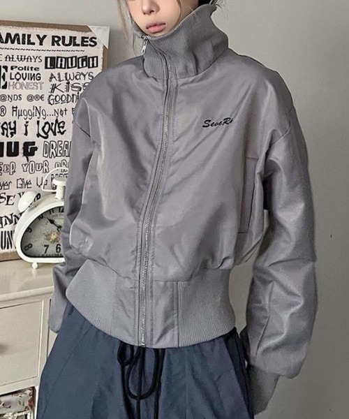 LYEON（リヨン）の「OT 胸ワンポイントハイネックブルゾン（ブルゾン・レディース・グレー・FREE）」の2枚目の写真