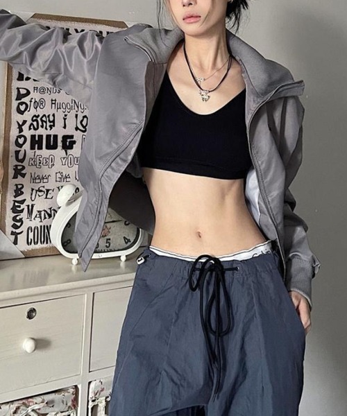 LYEON（リヨン）の「OT 胸ワンポイントハイネックブルゾン（ブルゾン・レディース・グレー・FREE）」の3枚目の写真