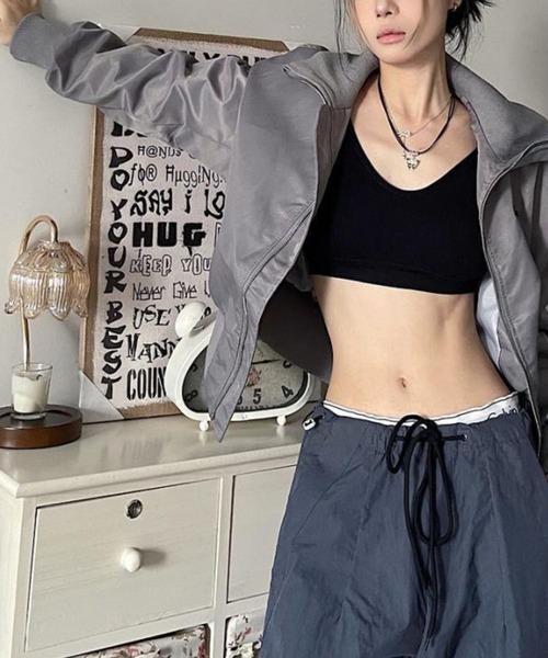 LYEON（リヨン）の「OT 胸ワンポイントハイネックブルゾン（ブルゾン・レディース・グレー・FREE）」の5枚目の写真