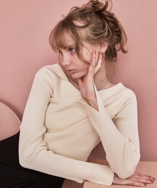 Cherir Mignon(シェリルミニョン)の「【Cherir Mignon】- Silhouette Couture -アシメヘムドレープデザインリブニットプルオーバー(ニット/セーター・レディース・チャコールグレー/ブラック/アイボリー/ピンク・M/S)」の2枚目の写真