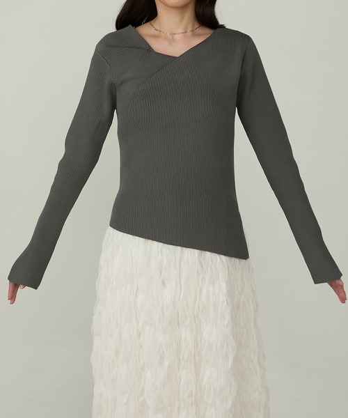 Cherir Mignon(シェリルミニョン)の「【Cherir Mignon】- Silhouette Couture -アシメヘムドレープデザインリブニットプルオーバー(ニット/セーター・レディース・チャコールグレー/ブラック/アイボリー/ピンク・M/S)」の8枚目の写真