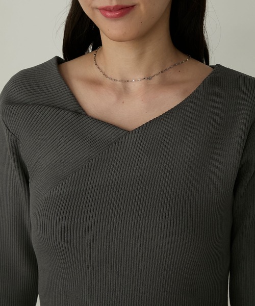 Cherir Mignon(シェリルミニョン)の「【Cherir Mignon】- Silhouette Couture -アシメヘムドレープデザインリブニットプルオーバー(ニット/セーター・レディース・チャコールグレー/ブラック/アイボリー/ピンク・M/S)」の9枚目の写真