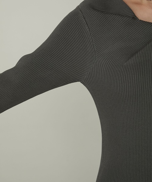 Cherir Mignon(シェリルミニョン)の「【Cherir Mignon】- Silhouette Couture -アシメヘムドレープデザインリブニットプルオーバー(ニット/セーター・レディース・チャコールグレー/ブラック/アイボリー/ピンク・M/S)」の11枚目の写真