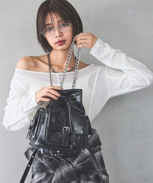 PAGEBOY（ページボーイ）の「チェーンキンチャクバッグ（ショルダーバッグ・レディース・ブラック/ダークブラウン・FREE）」の2枚目の写真