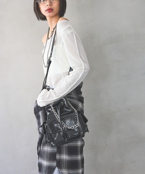 PAGEBOY（ページボーイ）の「チェーンキンチャクバッグ（ショルダーバッグ・レディース・ブラック/ダークブラウン・FREE）」の3枚目の写真