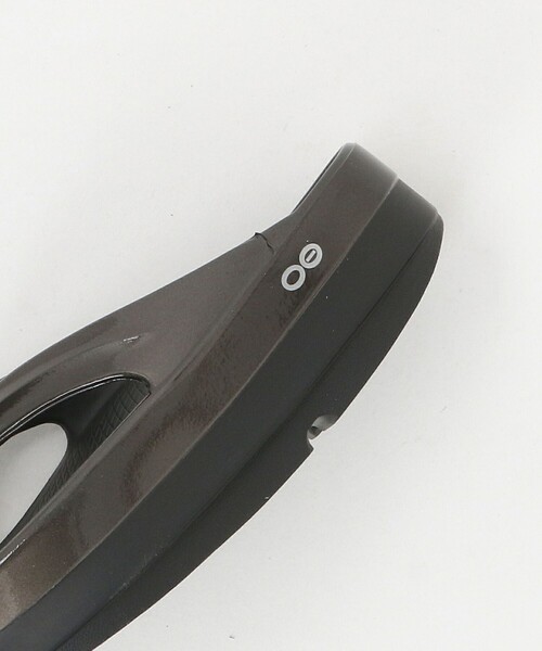 OOFOS(ウーフォス)の「<OOFOS>OOmega LUXE サンダル(サンダル・レディース・ダークブラウン/ナチュラル・8/6/7)」の15枚目の写真