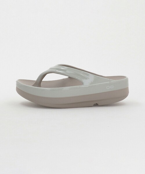 OOFOS(ウーフォス)の「<OOFOS>OOmega LUXE サンダル(サンダル・レディース・ダークブラウン/ナチュラル・8/6/7)」の16枚目の写真