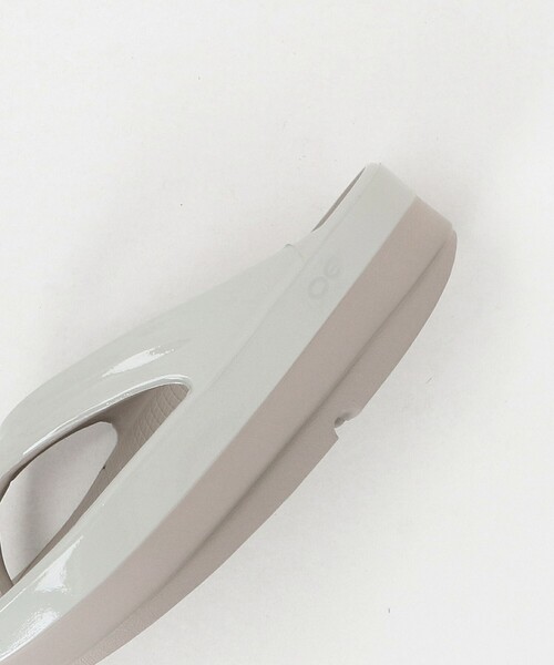 OOFOS(ウーフォス)の「<OOFOS>OOmega LUXE サンダル(サンダル・レディース・ダークブラウン/ナチュラル・8/6/7)」の19枚目の写真