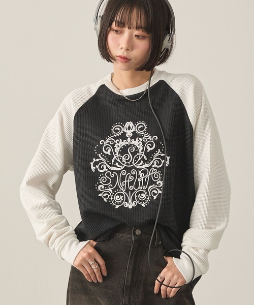 Snap club(スナップクラブ)の「【Snap club】グラフィックラインストーンワッフルラグランロンT(Tシャツ/カットソー・レディース・ホワイト系/ワイン/ブラック系/スミクロ・L/M)」の10枚目の写真
