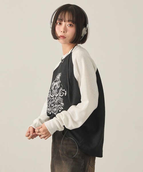 Snap club(スナップクラブ)の「【Snap club】グラフィックラインストーンワッフルラグランロンT(Tシャツ/カットソー・レディース・ホワイト系/ワイン/ブラック系/スミクロ・L/M)」の12枚目の写真