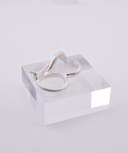 BROTHERHOOD(ブラザーフッド)の「【earyear】Curve Line Fusion Double Finger Ring(リング・レディース・シルバー/ゴールド・FREE)」の5枚目の写真