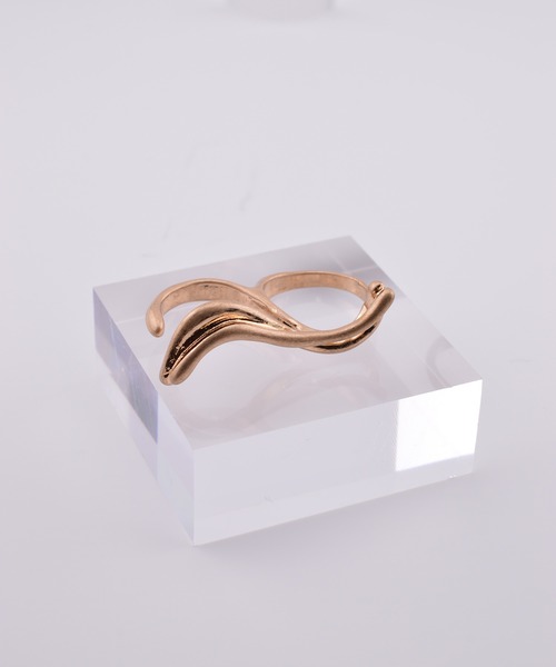 BROTHERHOOD(ブラザーフッド)の「【earyear】Curve Line Fusion Double Finger Ring(リング・レディース・シルバー/ゴールド・FREE)」の9枚目の写真