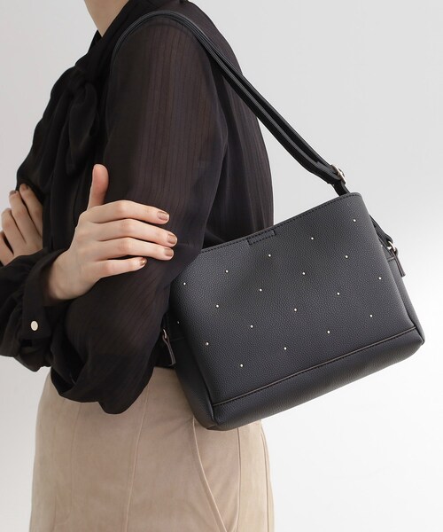 grove（グローブ）の「ドットスタッズ3層ショルダー（ショルダーバッグ・レディース・ライトグレー/ブラック/グリーン系/ピンク系・00）」の2枚目の写真