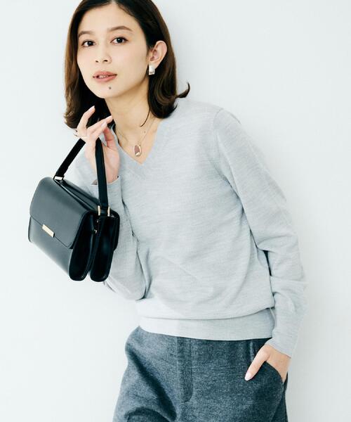 UNTITLED（アンタイトル）の「【洗える/ウール100%】Vネックウールニット（ニット/セーター・レディース・レッド系1/ブラック/ナチュラル/オフホワイト/ライトグレー/ブルー系その他・48/44/04/03/02/01/00）」の4枚目の写真