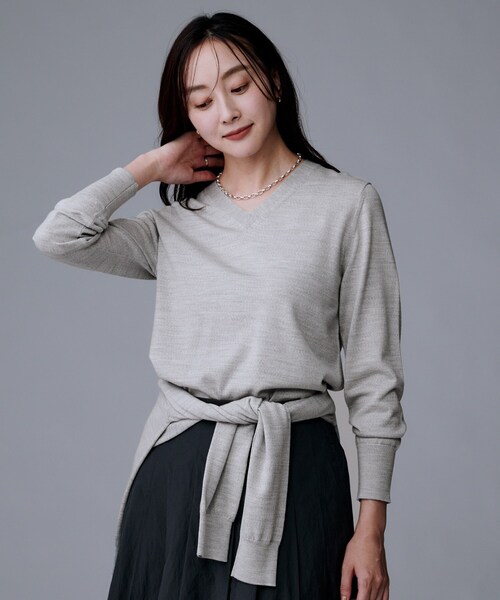 UNTITLED（アンタイトル）の「【洗える/ウール100%】Vネックウールニット（ニット/セーター・レディース・レッド系1/ブラック/ナチュラル/オフホワイト/ライトグレー/ブルー系その他・48/44/04/03/02/01/00）」の14枚目の写真