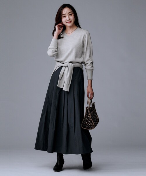 UNTITLED（アンタイトル）の「【洗える/ウール100%】Vネックウールニット（ニット/セーター・レディース・レッド系1/ブラック/ナチュラル/オフホワイト/ライトグレー/ブルー系その他・48/44/04/03/02/01/00）」の16枚目の写真