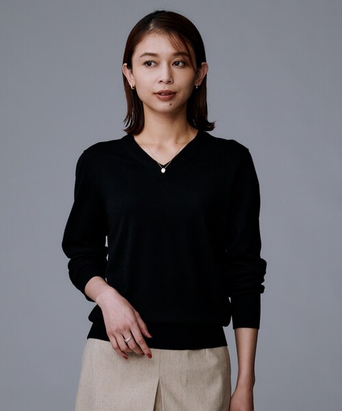 UNTITLED（アンタイトル）の「【洗える/ウール100%】Vネックウールニット（ニット/セーター・レディース・レッド系1/ブラック/ナチュラル/オフホワイト/ライトグレー/ブルー系その他・48/44/04/03/02/01/00）」の20枚目の写真