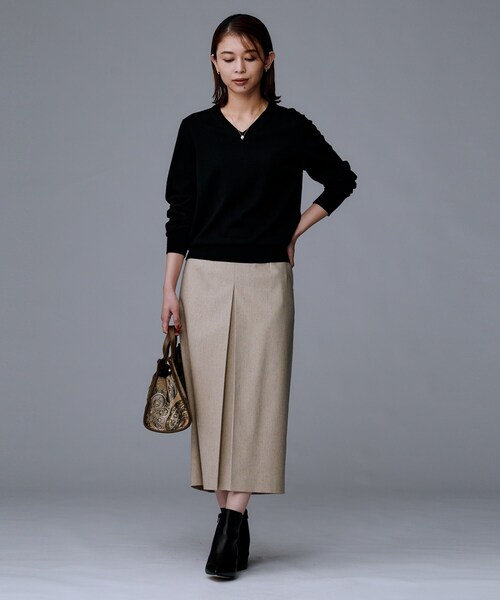 UNTITLED（アンタイトル）の「【洗える/ウール100%】Vネックウールニット（ニット/セーター・レディース・レッド系1/ブラック/ナチュラル/オフホワイト/ライトグレー/ブルー系その他・48/44/04/03/02/01/00）」の22枚目の写真