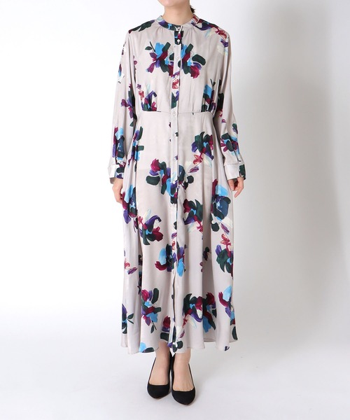 Jines（ジネス）の「ペイントフラワープリントワンピース（ワンピース・レディース・グレー/ライトベージュ・38）」の14枚目の写真