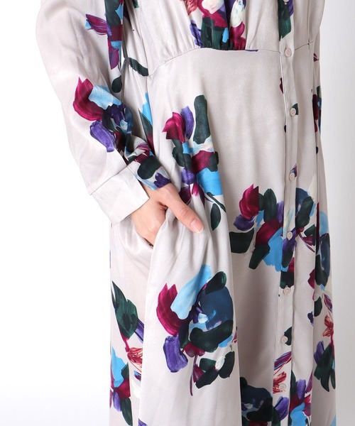 Jines（ジネス）の「ペイントフラワープリントワンピース（ワンピース・レディース・グレー/ライトベージュ・38）」の20枚目の写真